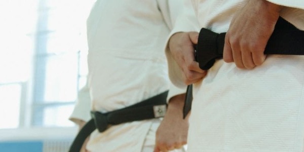 Cinturones de Karate: Orden, Significado y Cómo conseguirlos 